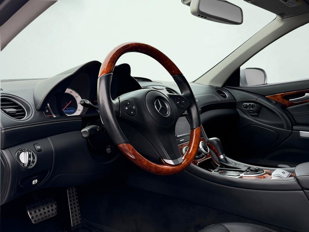 Used 2011 Mercedes-Benz SL 550 image 40
