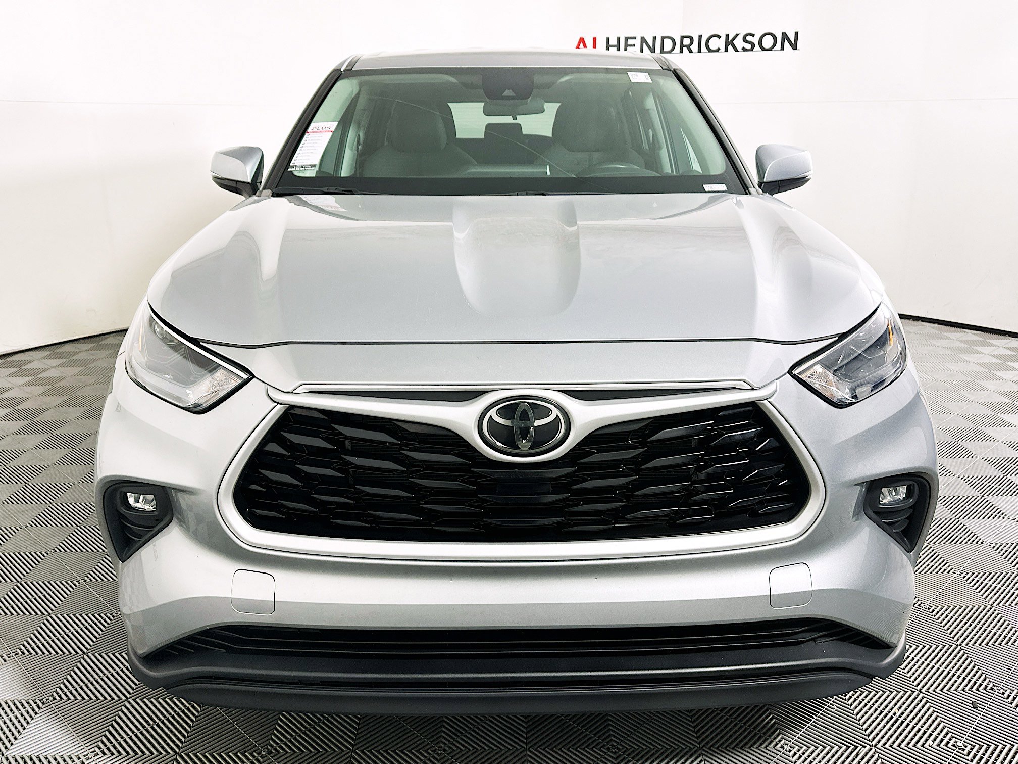 Used 2023 Toyota Highlander LE image 8