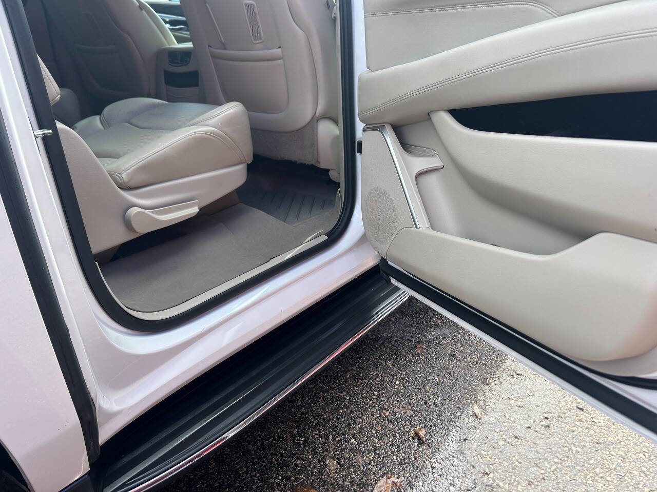 Used 2020 Cadillac Escalade ESV Luxury image 23