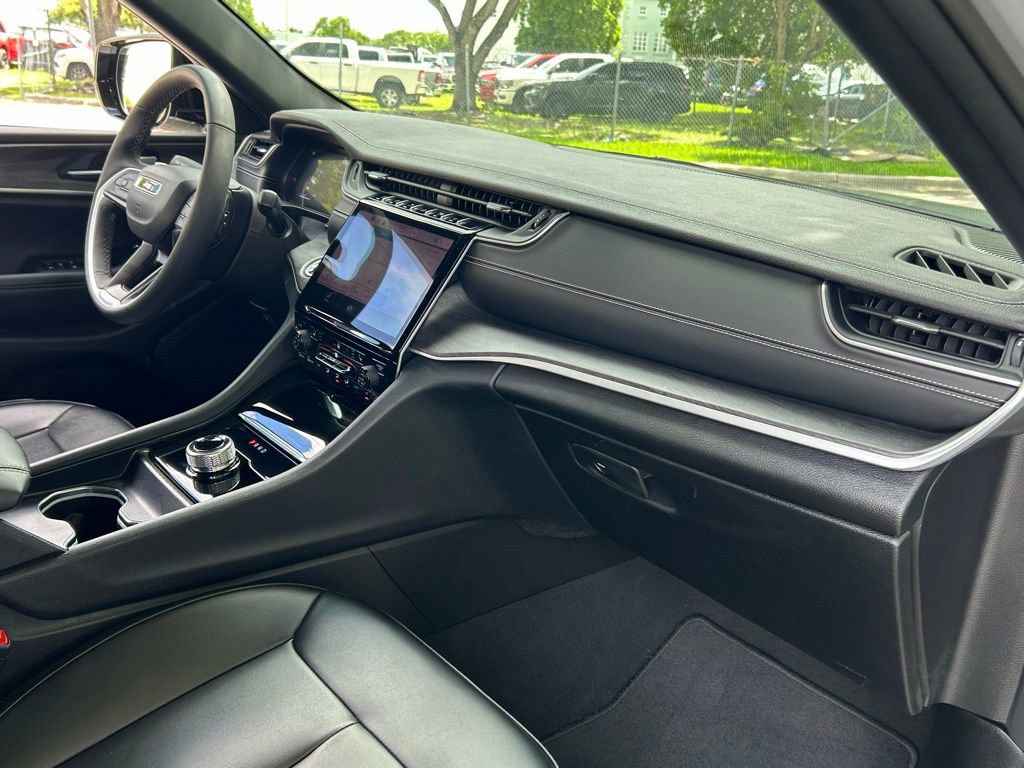 Certified 2024 Jeep Grand Cherokee Limited w/ Black Appearance Package image 33