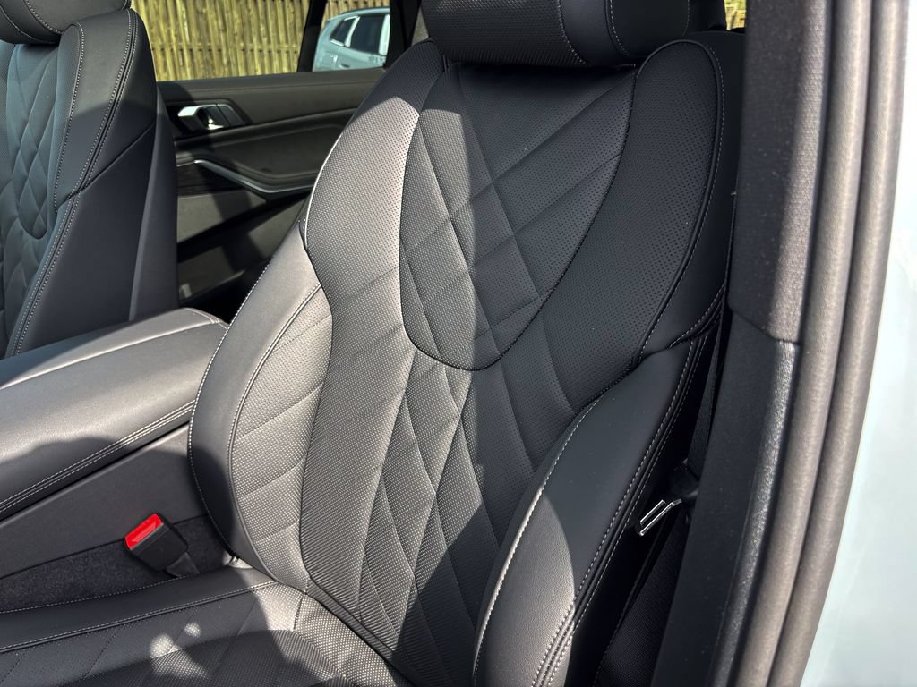 New 2026 BMW X5 xDrive40i w/ M Sport Package AWD/4WD image 16