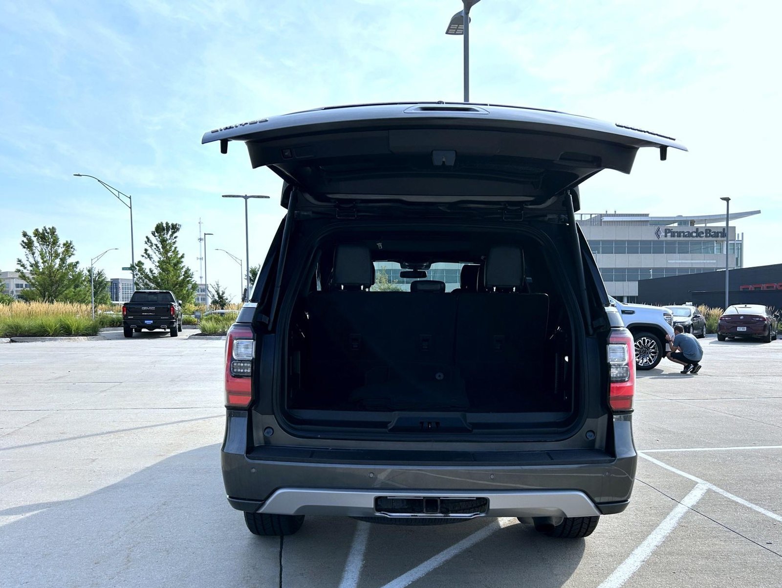 Used 2019 Ford Expedition Limited w/ Equipment Group 301A AWD/4WD image 23