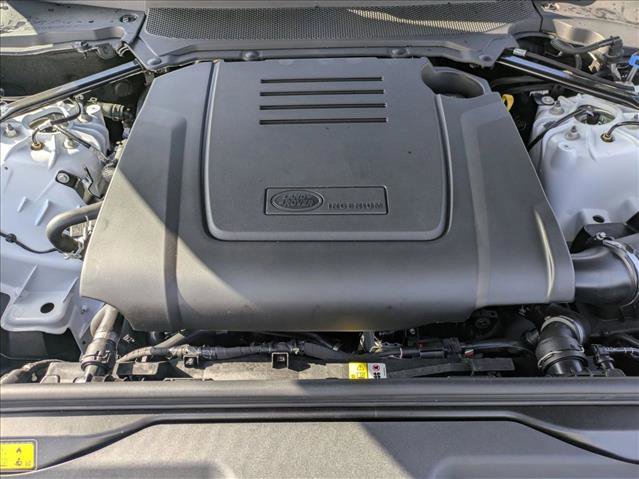 New 2025 Land Rover Discovery Dynamic SE image 18