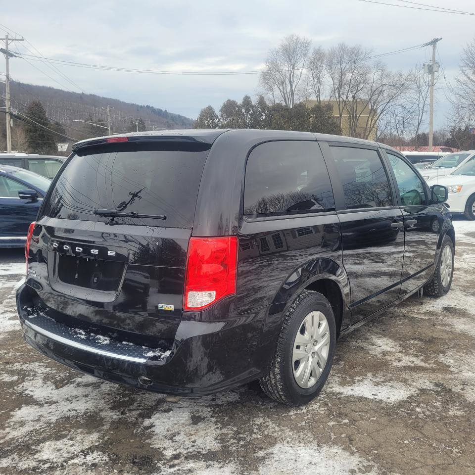 Used 2019 Dodge Grand Caravan SE w/ UConnect Hands-Free Group image 8