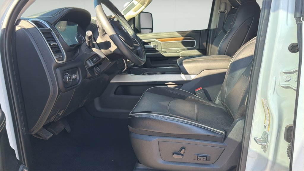 Used 2024 RAM 3500 Laramie w/ Towing Technology Group AWD/4WD image 13