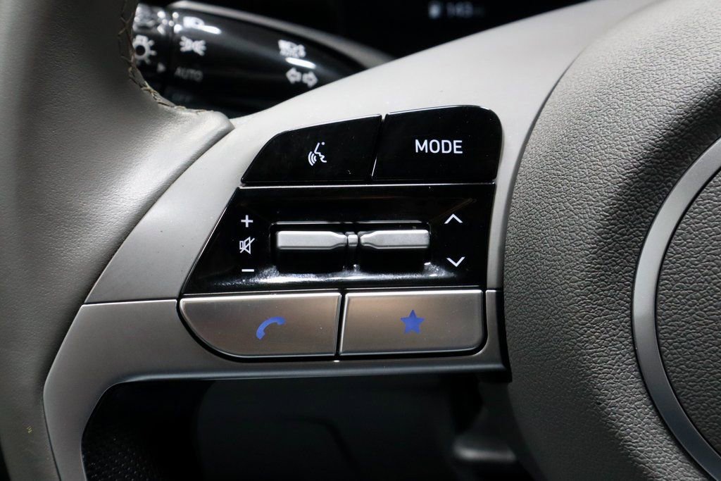 Certified 2025 Hyundai Elantra SEL image 32