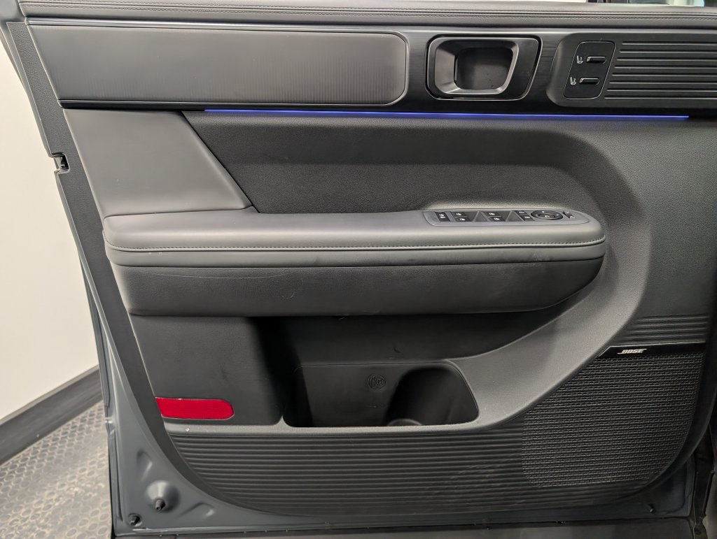 Used 2025 Hyundai Santa Fe Calligraphy AWD/4WD image 8
