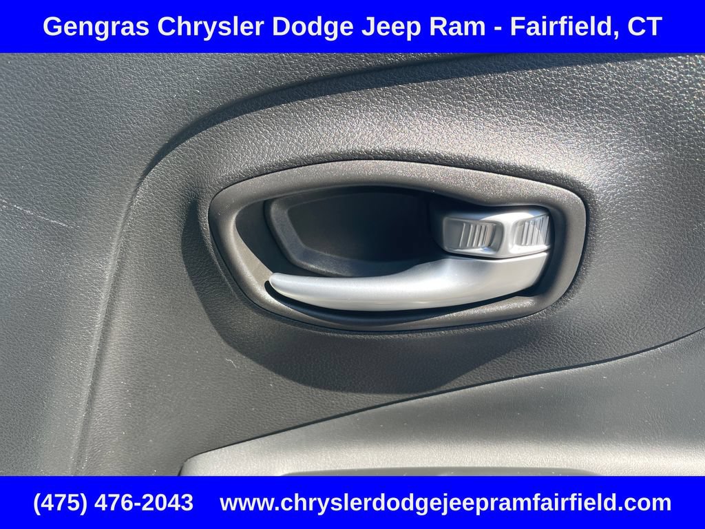 Used 2017 Jeep Renegade Altitude AWD/4WD image 21