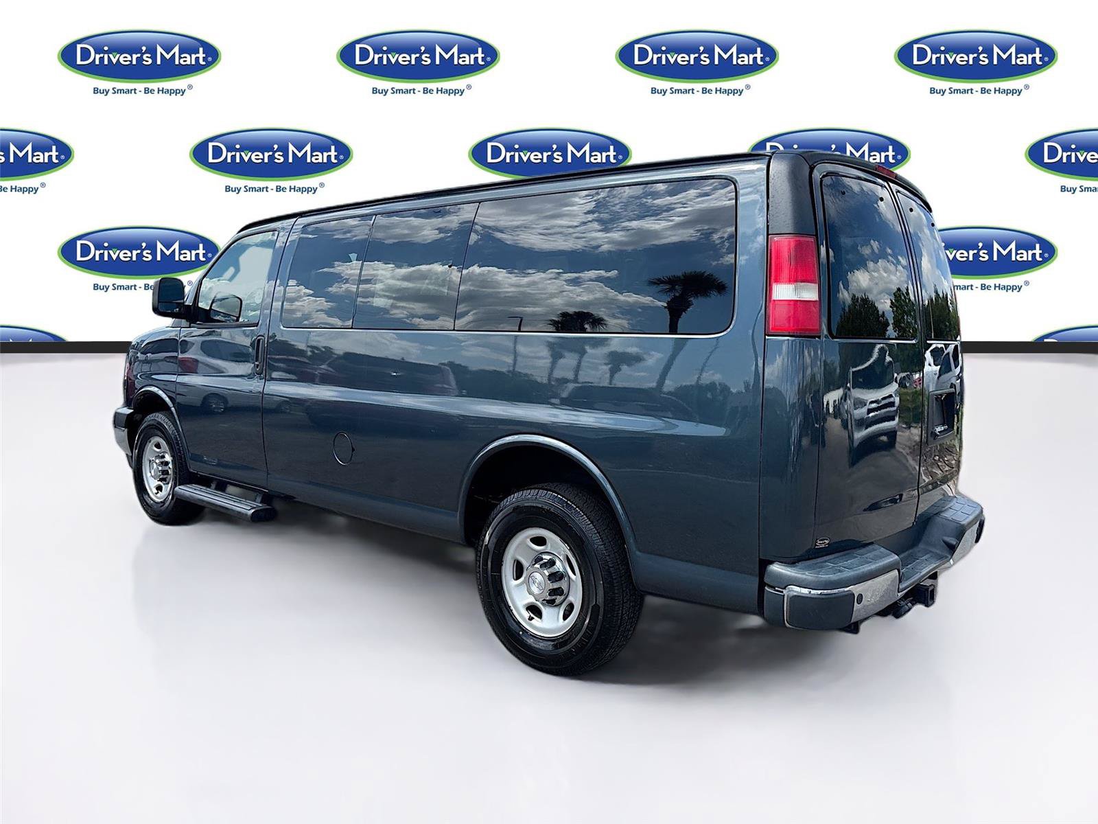 Used 2019 Chevrolet Express 3500 LT w/ LT Preferred Equipment Group RWD image 5