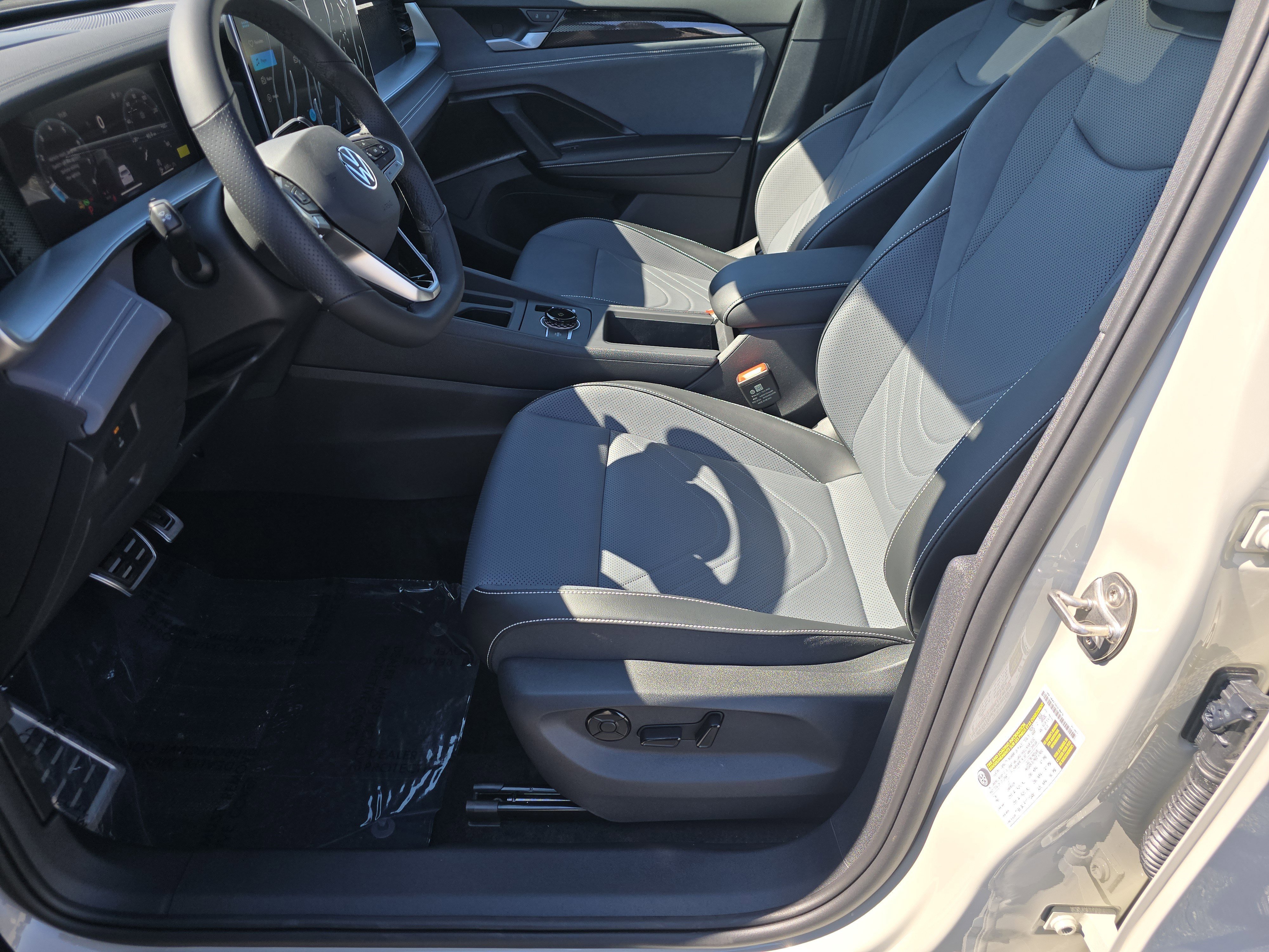 New 2026 Volkswagen Tiguan SE R-Line image 18