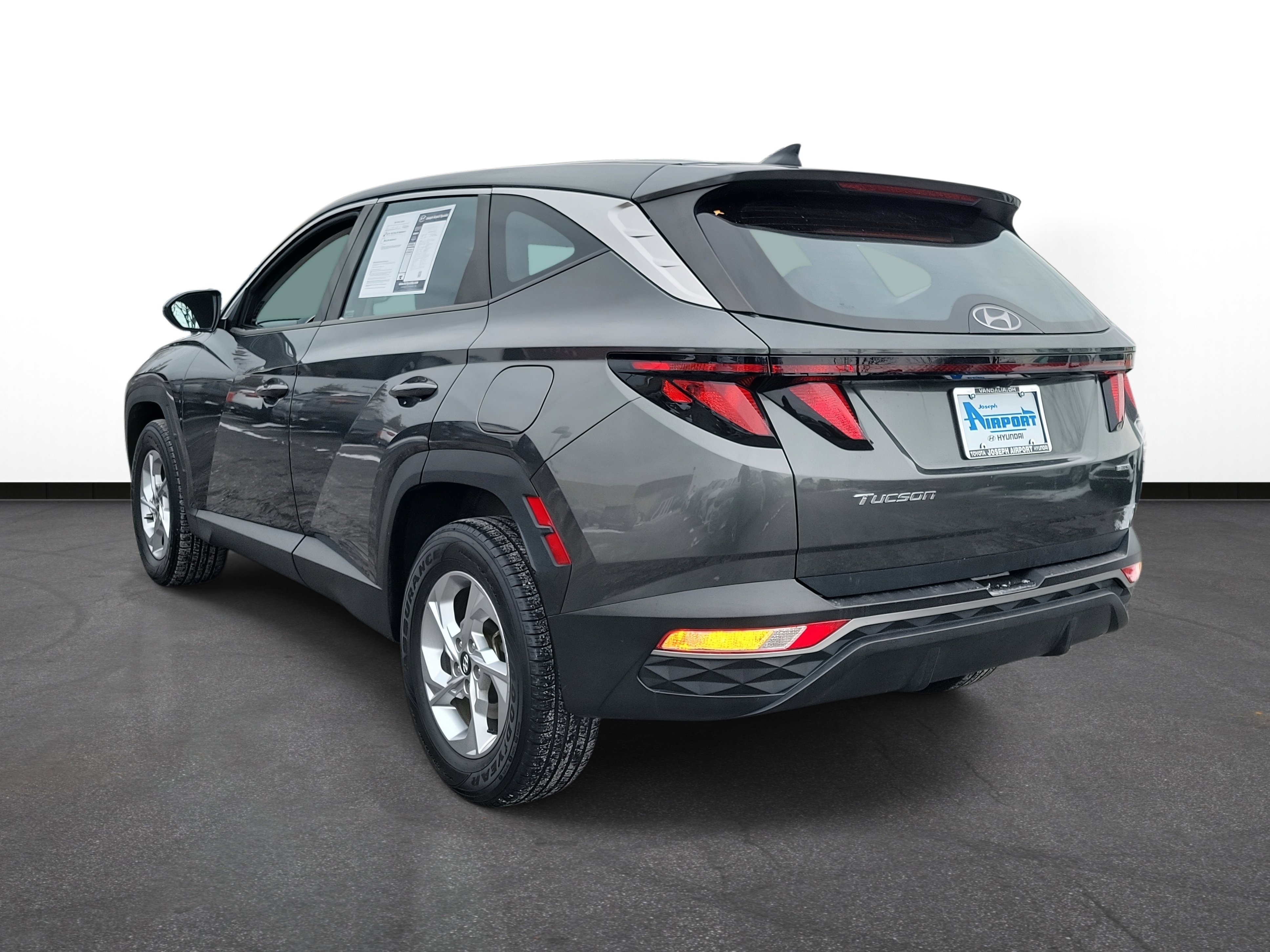 Used 2022 Hyundai Tucson SE image 3