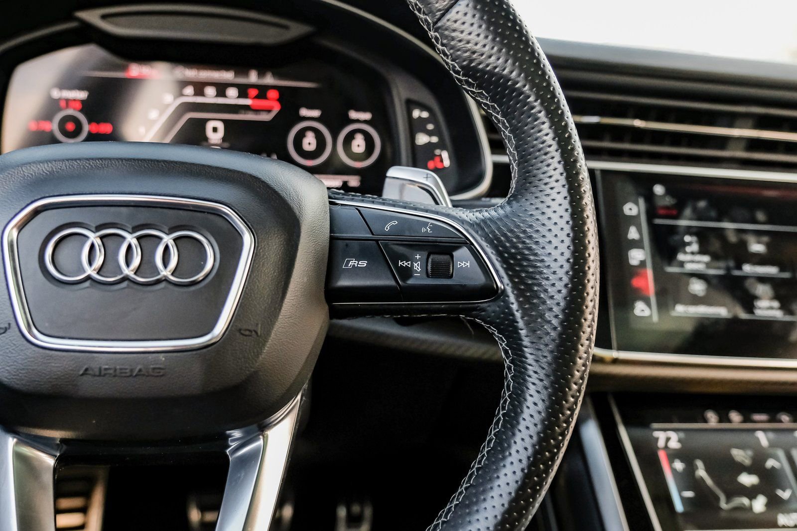 Used 2022 Audi RS Q8 4.0T image 22