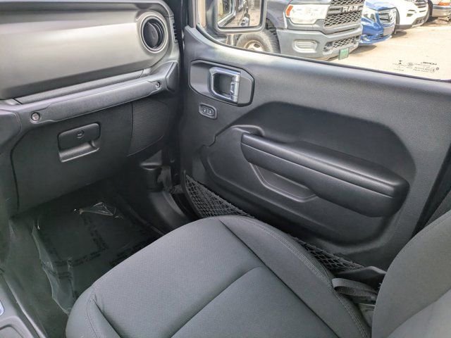 Used 2021 Jeep Gladiator Willys AWD/4WD image 14
