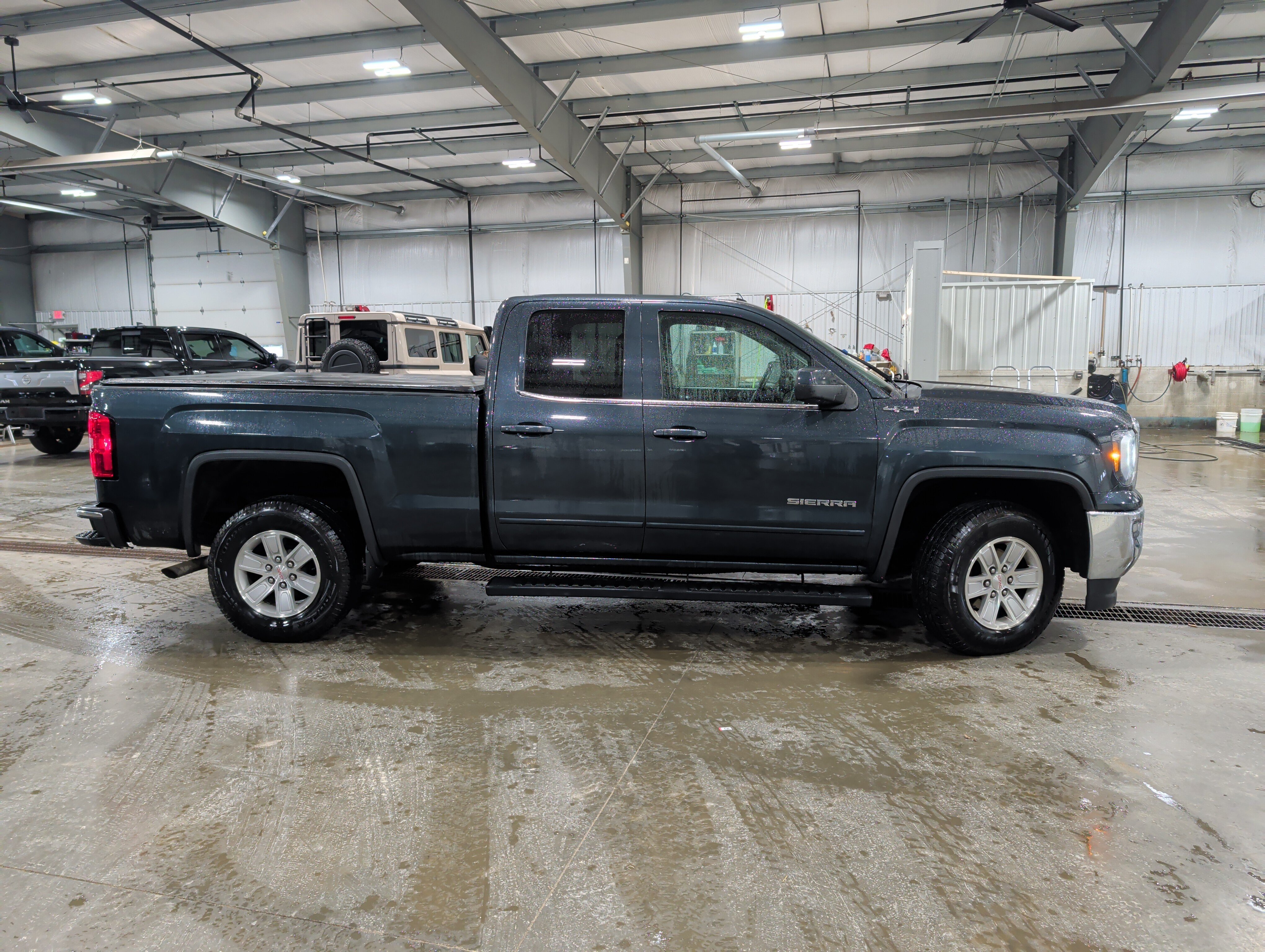 Used 2018 GMC Sierra 1500 SLE w/ SLE Value Package AWD/4WD image 2