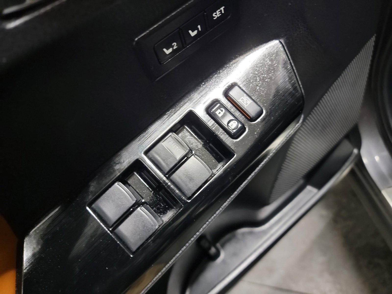 Used 2018 Toyota RAV4 Limited image 17