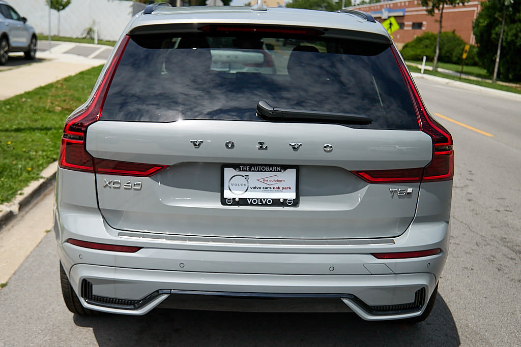 New 2026 Volvo XC60 T8 Plus w/ Climate Package PRO AWD/4WD image 8