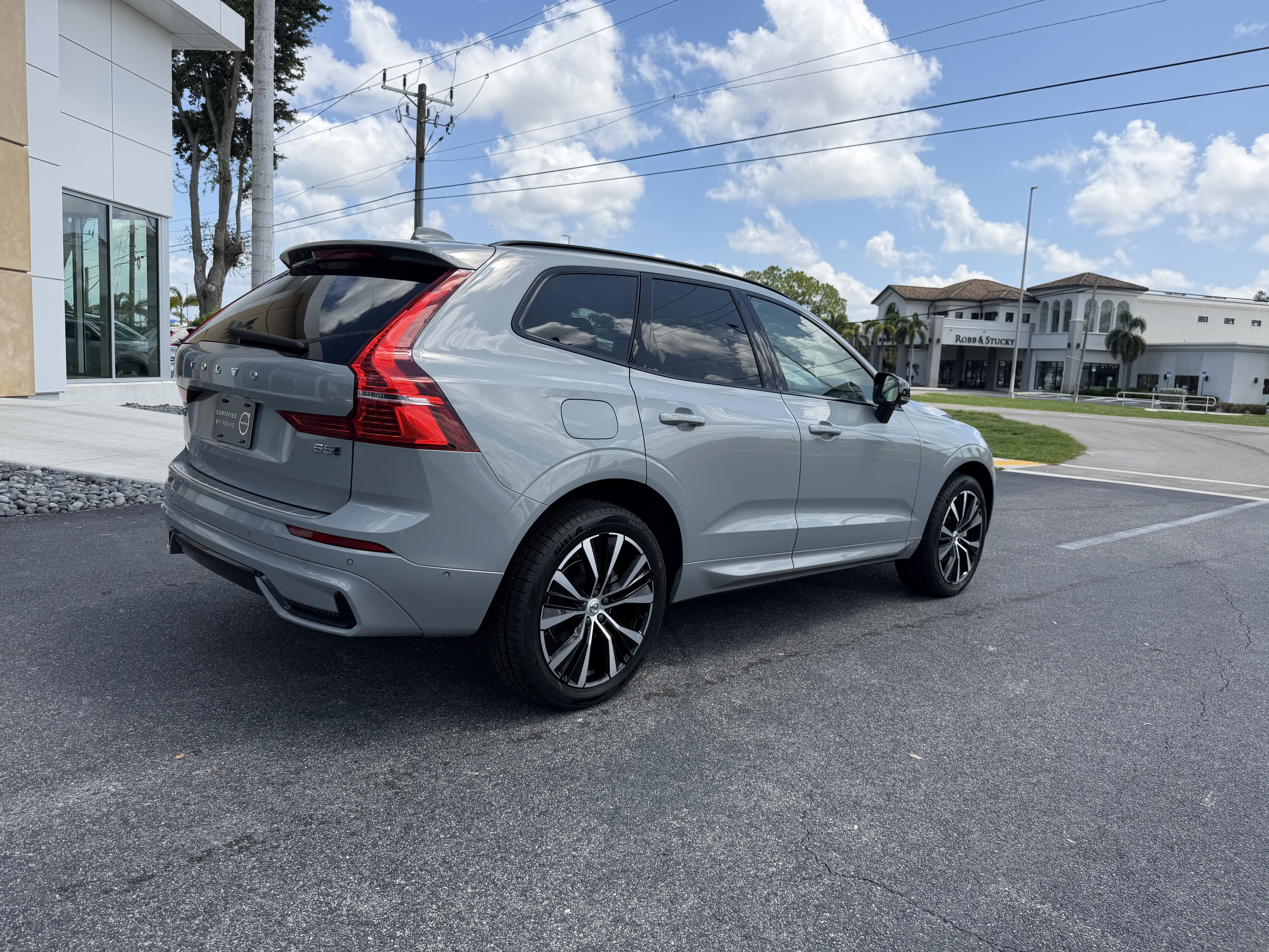 Certified 2024 Volvo XC60 B5 Plus w/ Protection Package Premier AWD/4WD image 3