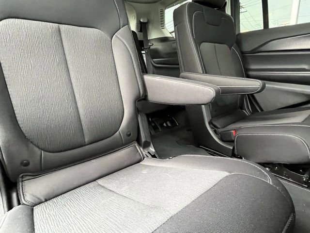 Used 2023 Jeep Grand Cherokee L Laredo image 30