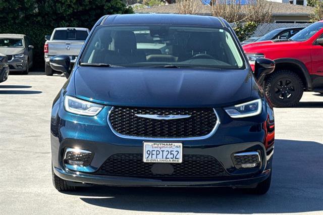 Used 2023 Chrysler Pacifica Touring-L image 8