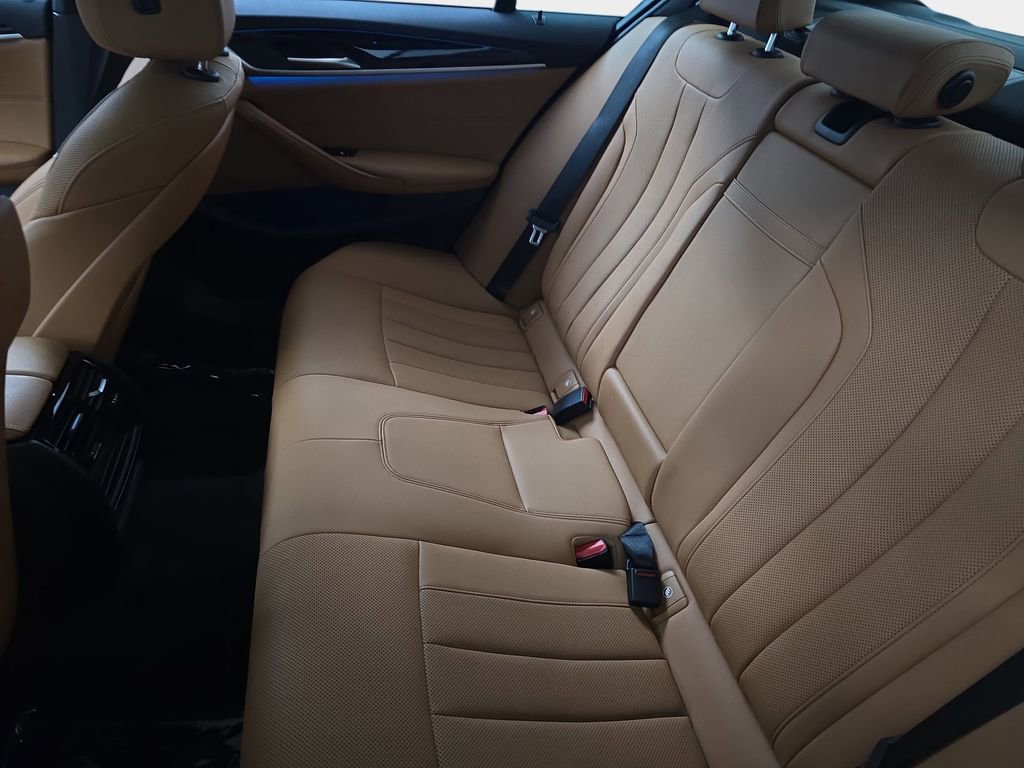 Used 2021 BMW 530e xDrive w/ M Sport Package AWD/4WD image 17