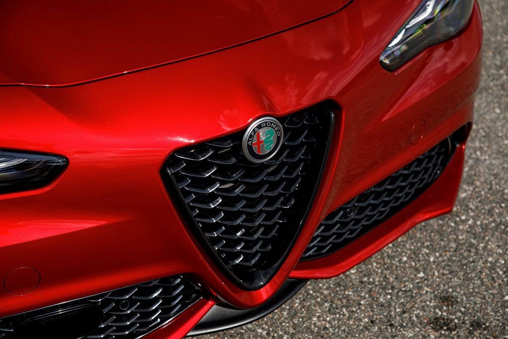 New 2025 Alfa Romeo Giulia AWD w/ Driving Assist Package image 15