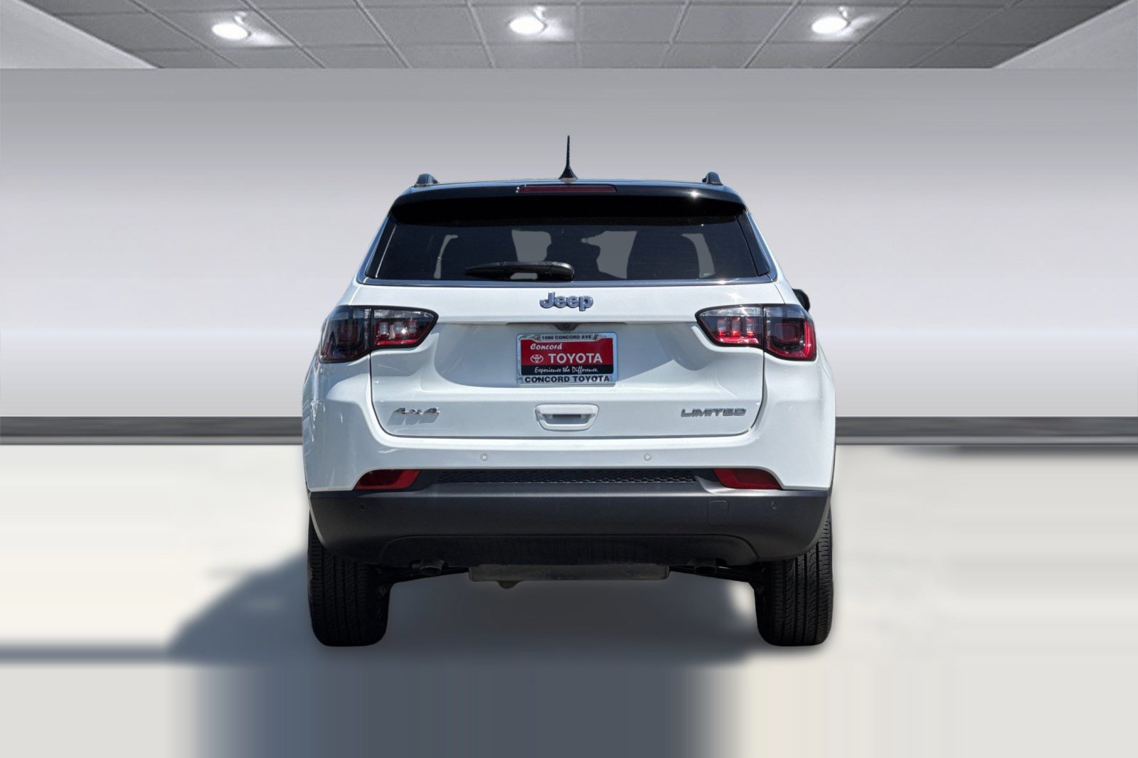 Used 2025 Jeep Compass Limited AWD/4WD image 9