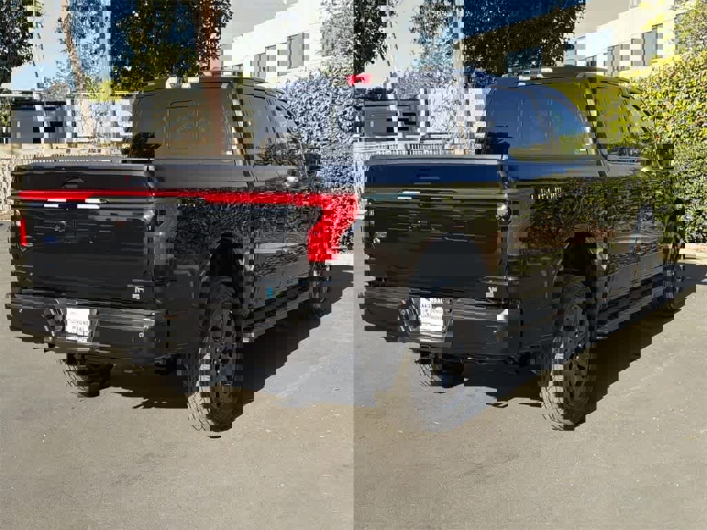 Used 2022 Ford F150 Lightning Lariat image 6