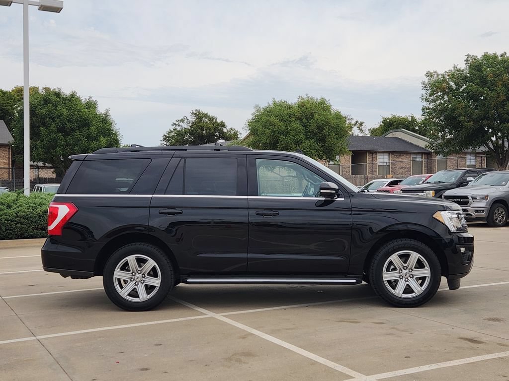 Used 2020 Ford Expedition XLT w/ Equipment Group 202A AWD/4WD image 4