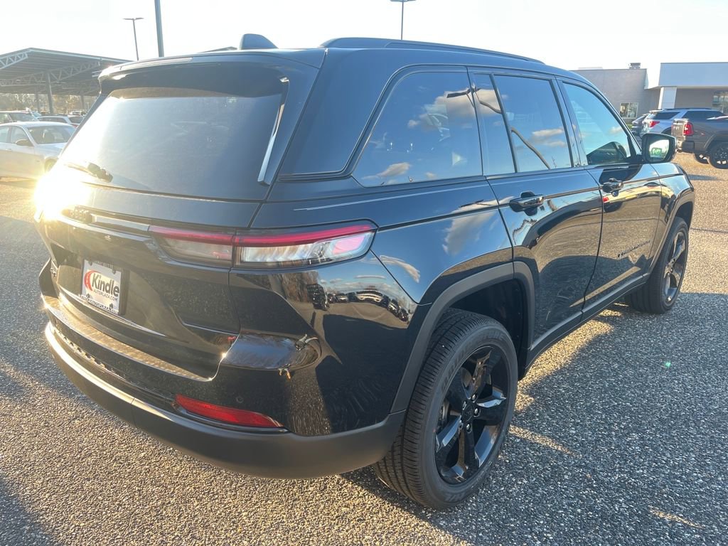 New 2025 Jeep Grand Cherokee Laredo image 30