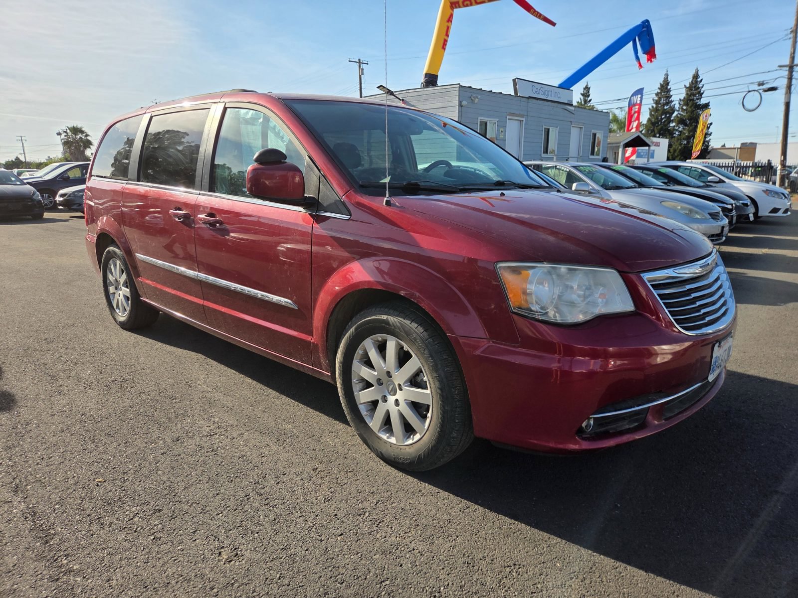 Used 2014 Chrysler Town & Country Touring image 4