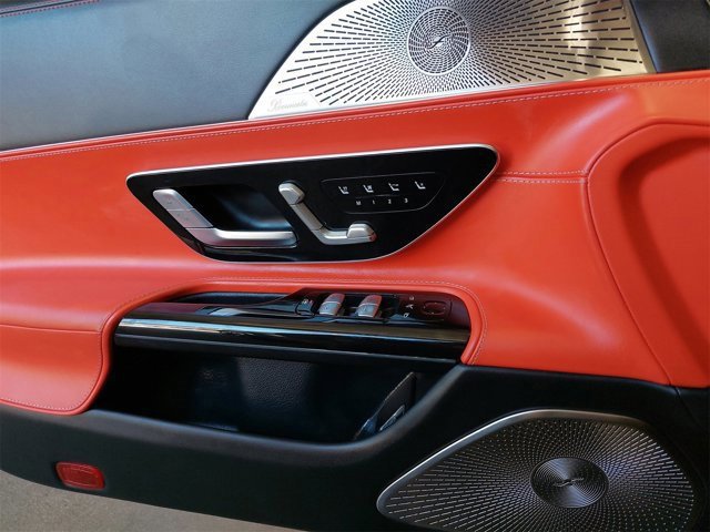 Used 2022 Mercedes-Benz SL 63 AMG 4MATIC w/ Driver Assistance Package image 32