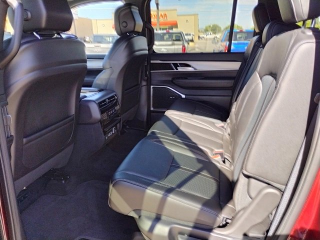 New 2025 Jeep Wagoneer L 4WD w/ Convenience Group I image 10