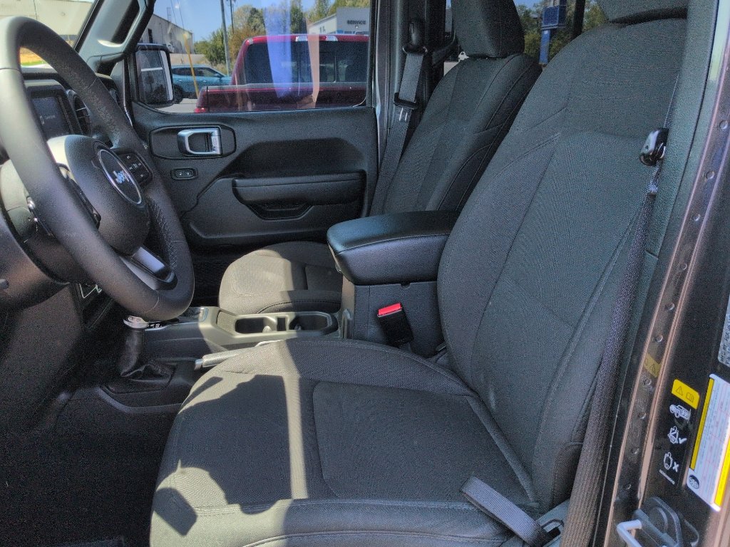 Used 2023 Jeep Gladiator Sport AWD/4WD image 10