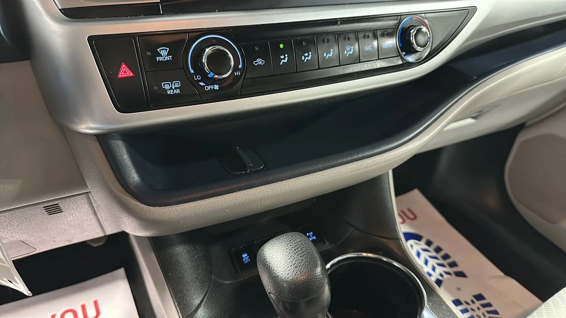 Used 2019 Toyota Highlander LE AWD/4WD image 25