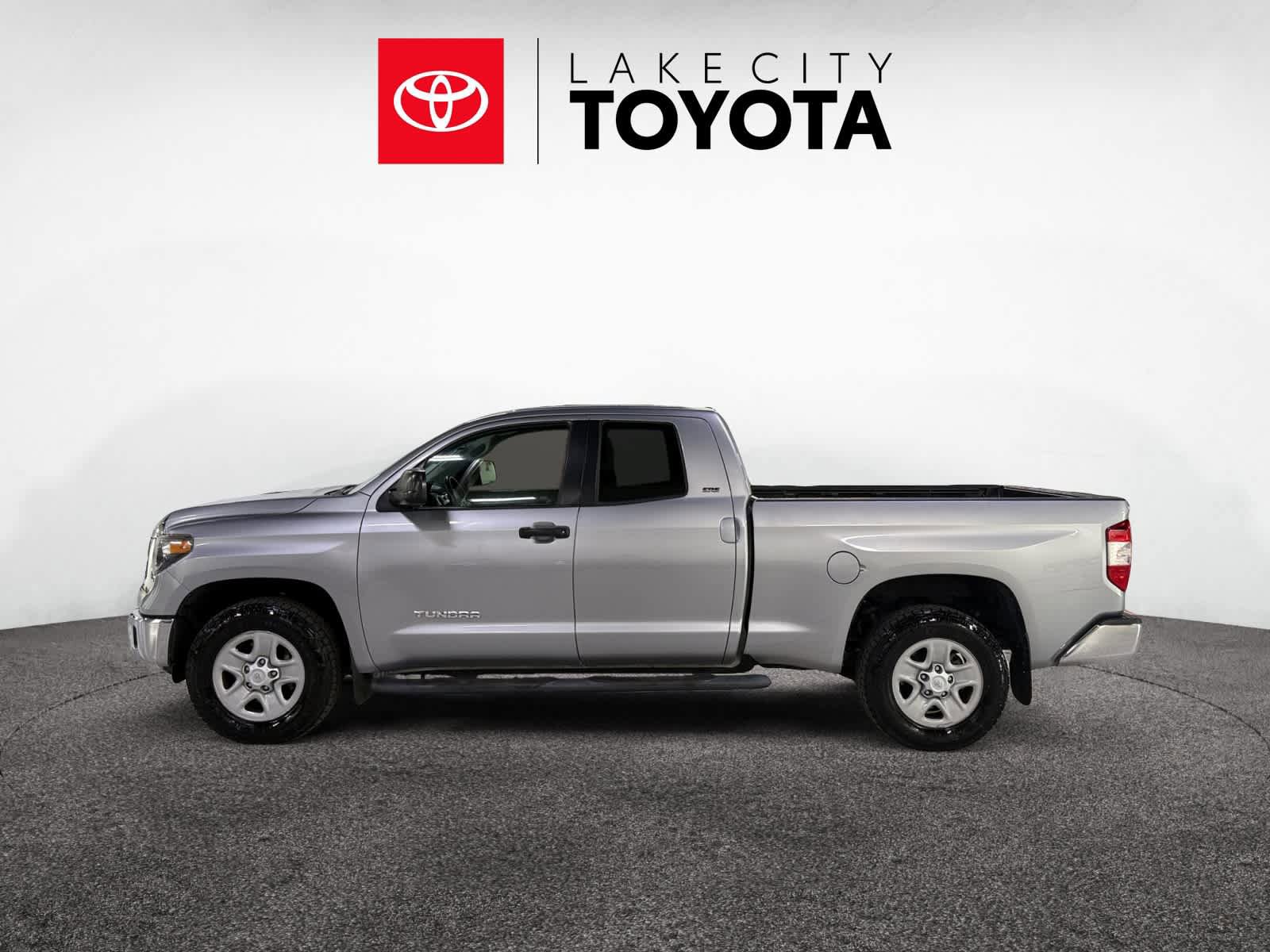 Used 2018 Toyota Tundra SR5 w/ SR5 Upgrade Package image 3