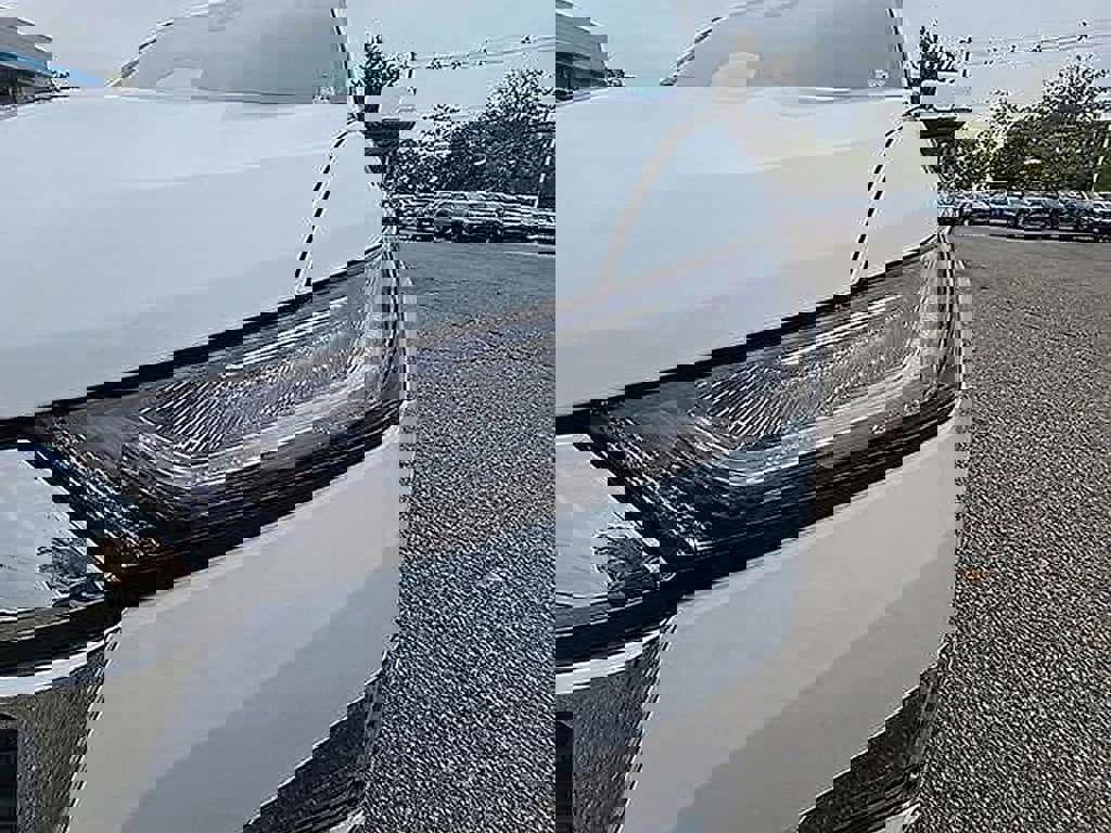 Used 2023 Chevrolet Traverse LT image 65