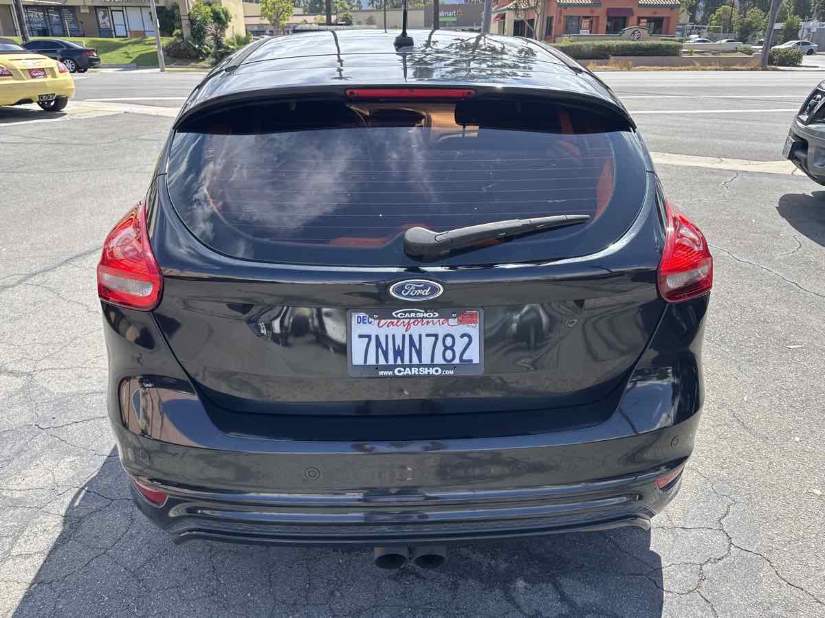 Used 2015 Ford Focus SE w/ SE Sport Package image 5