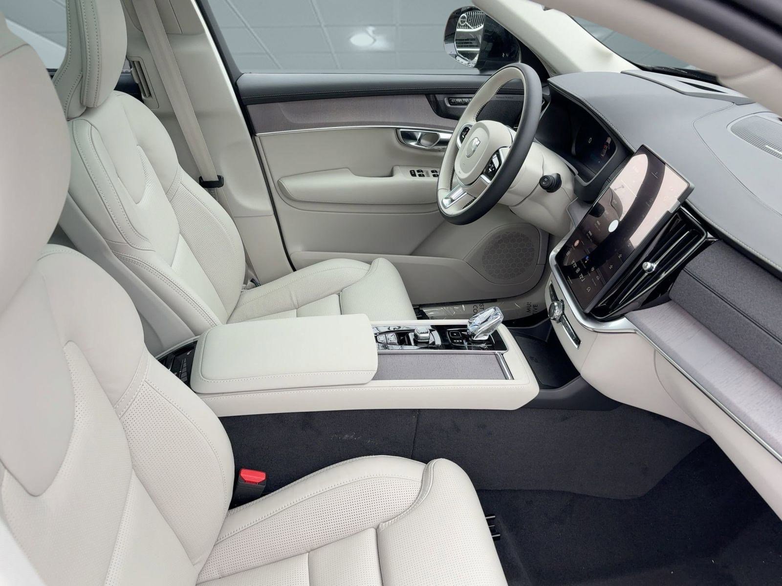 New 2026 Volvo XC90 B6 Ultra w/ Protection Package image 30