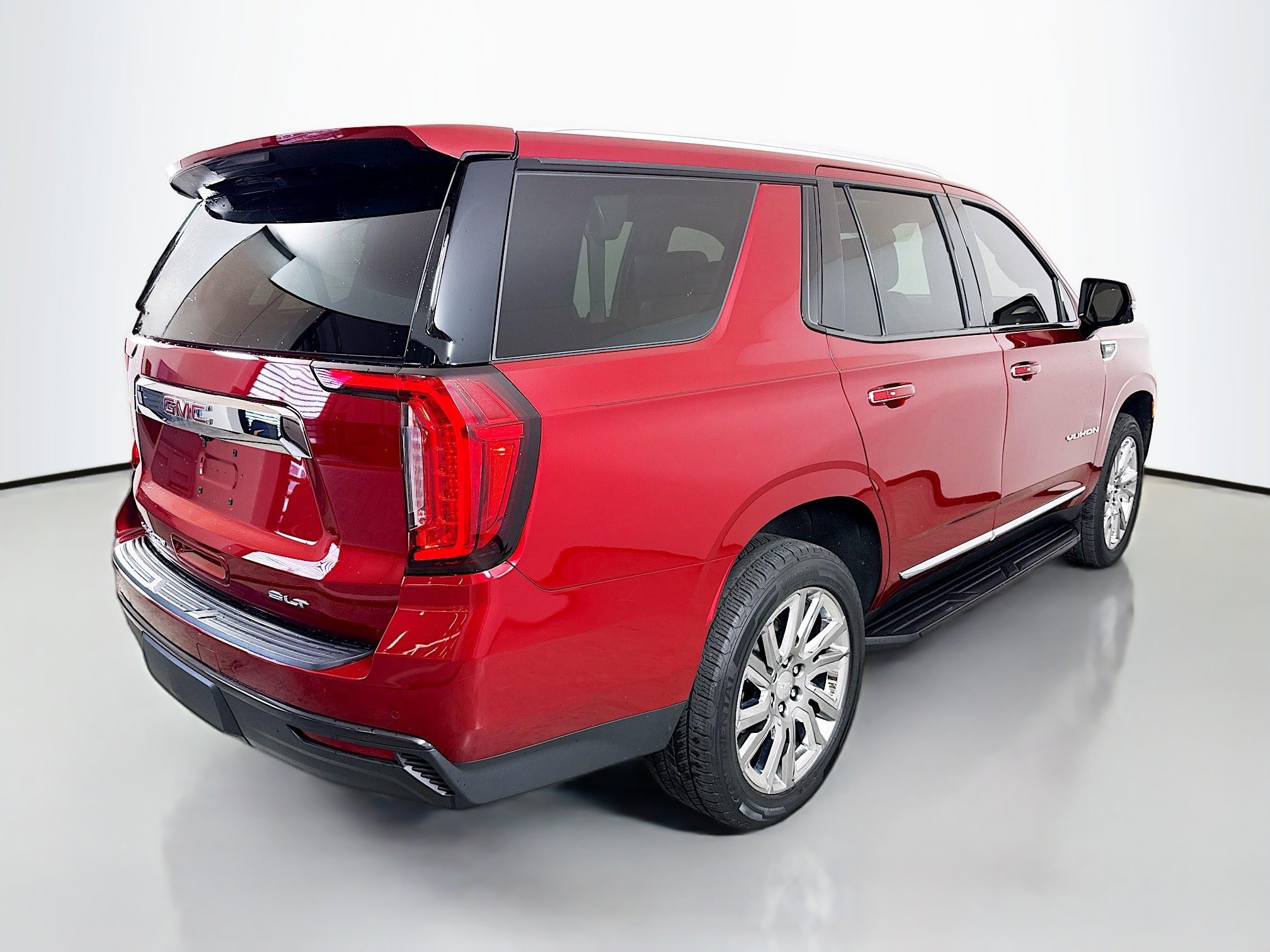 Used 2021 GMC Yukon SLT w/ SLT Premium Package image 7