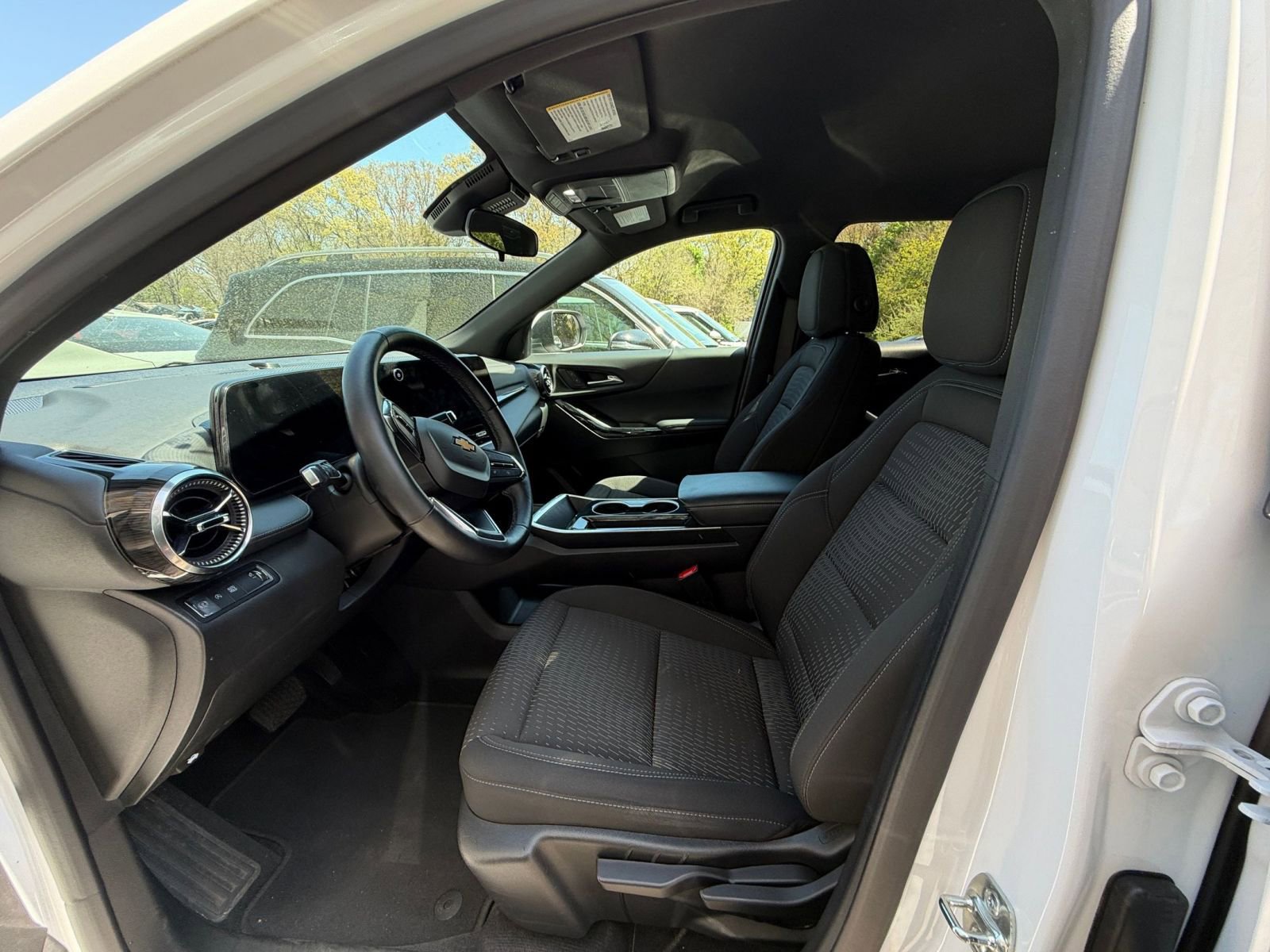 Used 2025 Chevrolet Equinox LT FWD image 28