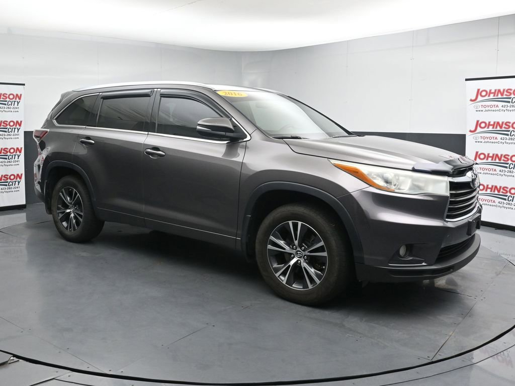 Used 2016 Toyota Highlander XLE AWD/4WD image 2