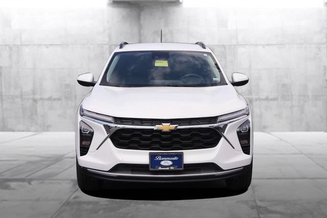 Used 2025 Chevrolet Trax LT w/ LT Convenience Package FWD image 4