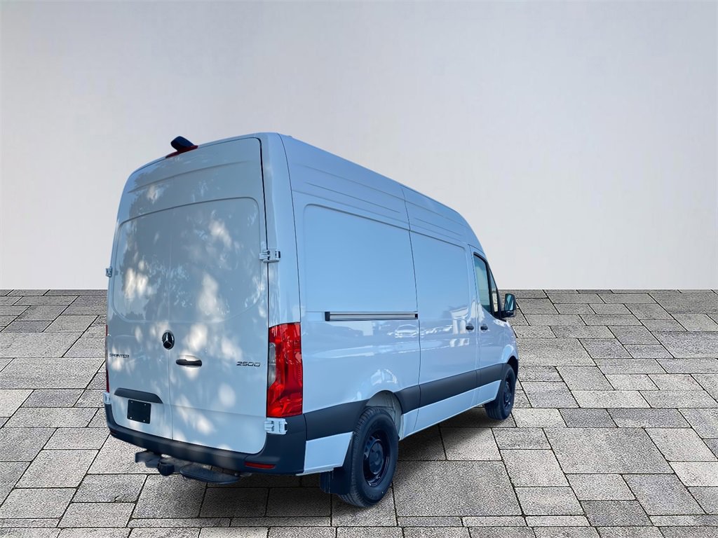 Used 2024 Mercedes-Benz Sprinter 2500 image 7