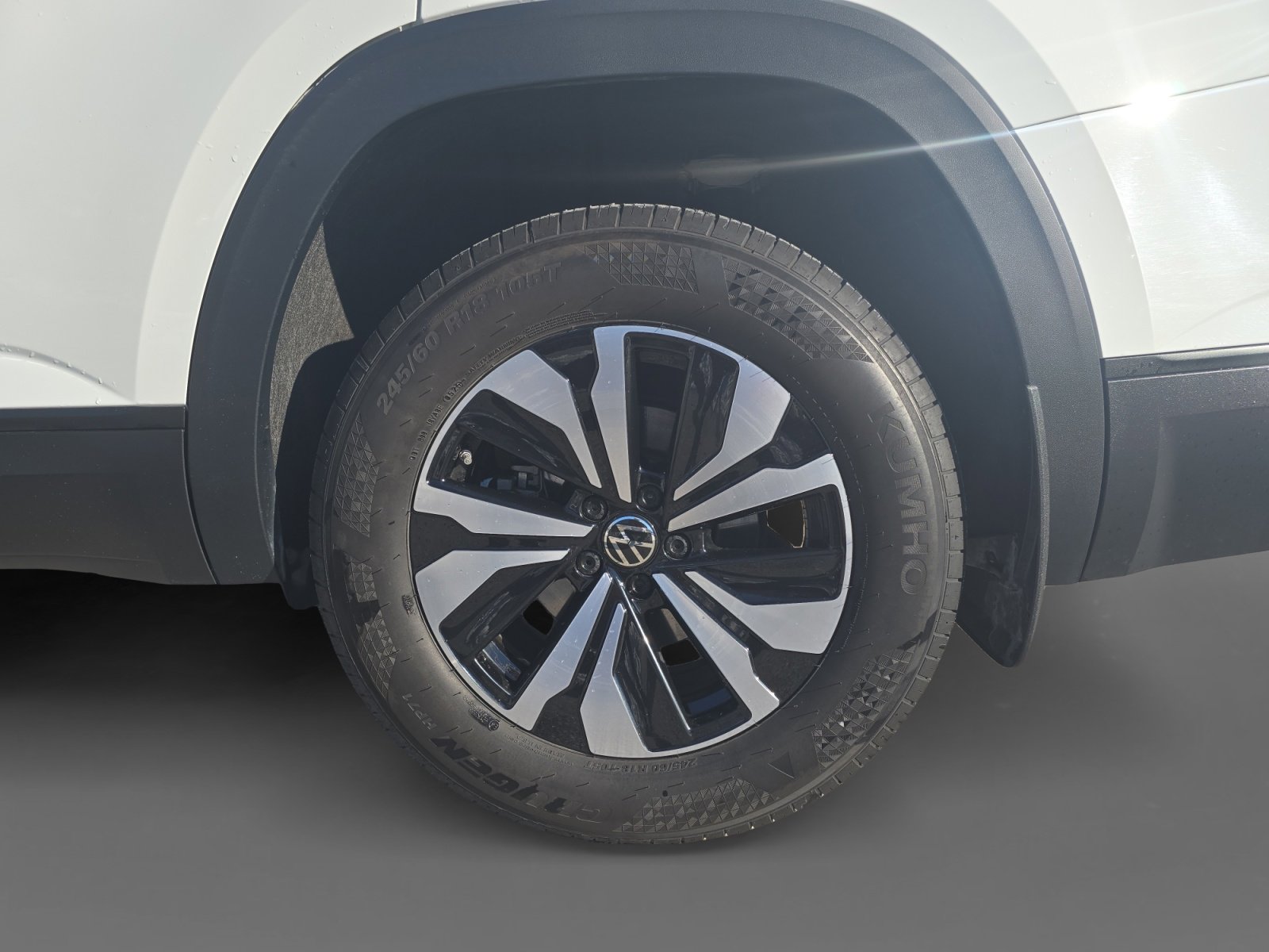 Used 2025 Volkswagen Atlas SE image 19