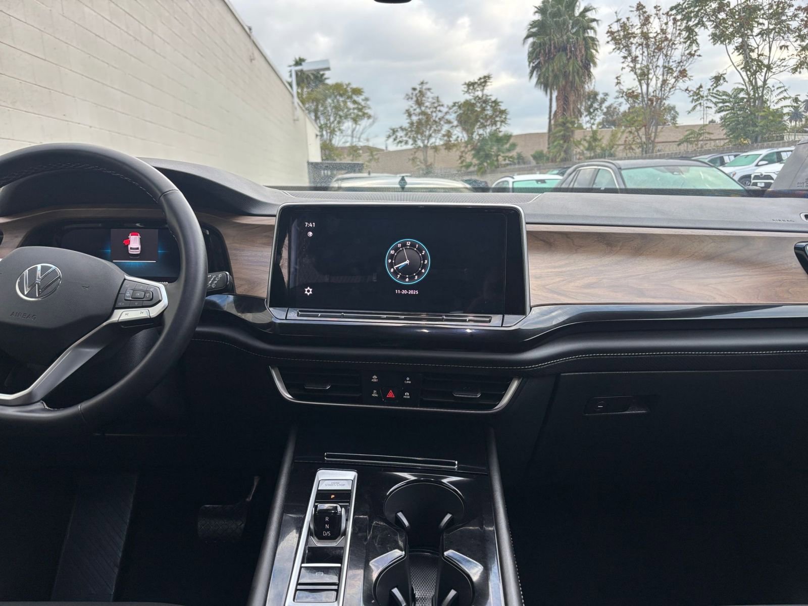 Used 2025 Volkswagen Atlas SE image 18