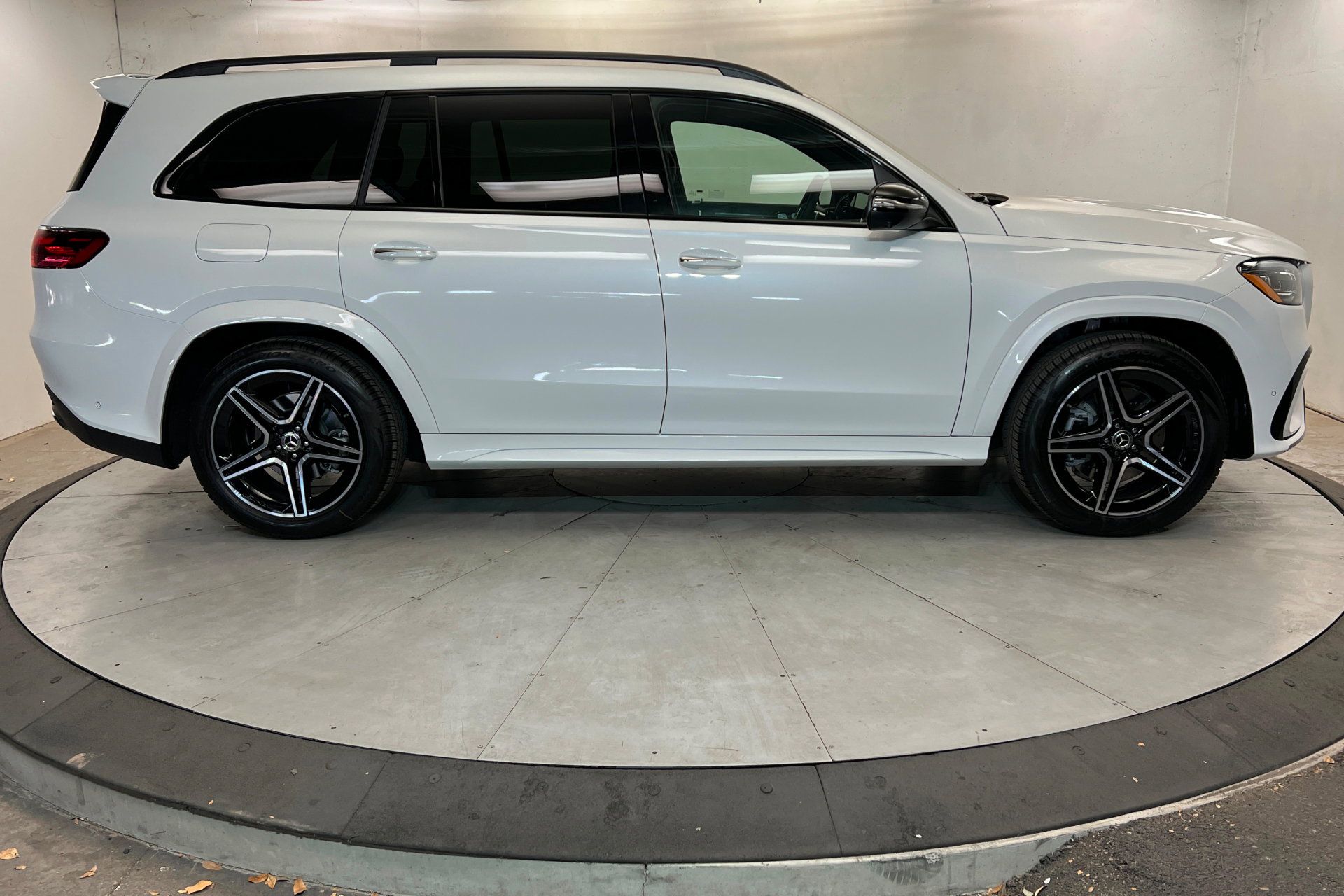 New 2026 Mercedes-Benz GLS 450 4MATIC image 6