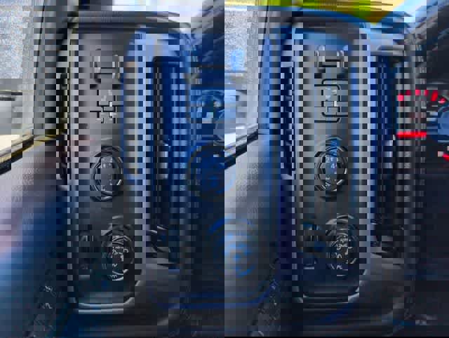 Used 2015 GMC Sierra 3500 Denali w/ Duramax Plus Package image 27