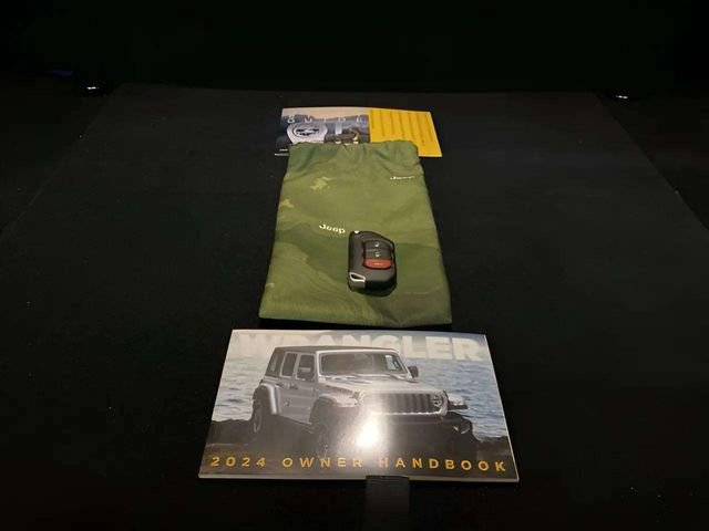 Used 2024 Jeep Wrangler Unlimited image 23