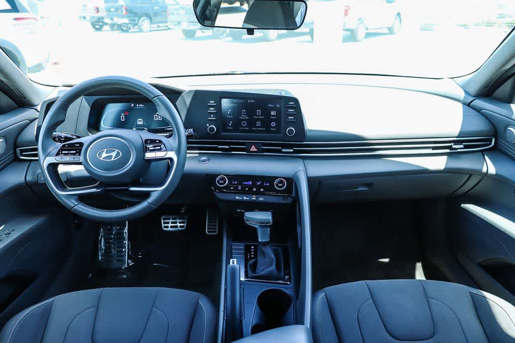Used 2025 Hyundai Elantra Sport FWD image 12