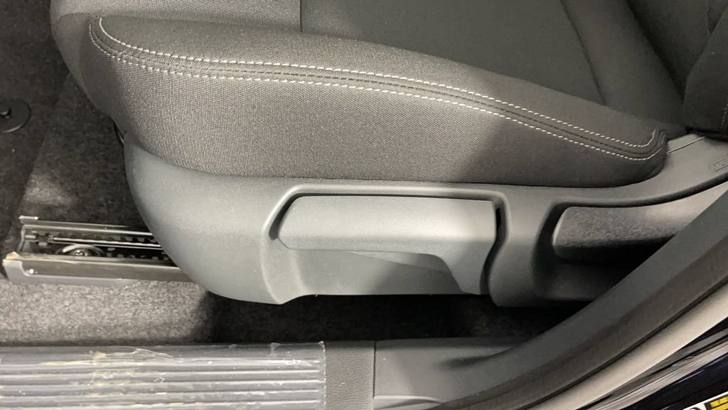 Used 2025 Nissan Rogue S FWD image 30